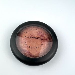 MAC Mineralize Skinfinish VINTAGE Glissade